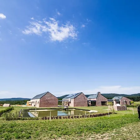 Farmház öregtölgy Szár